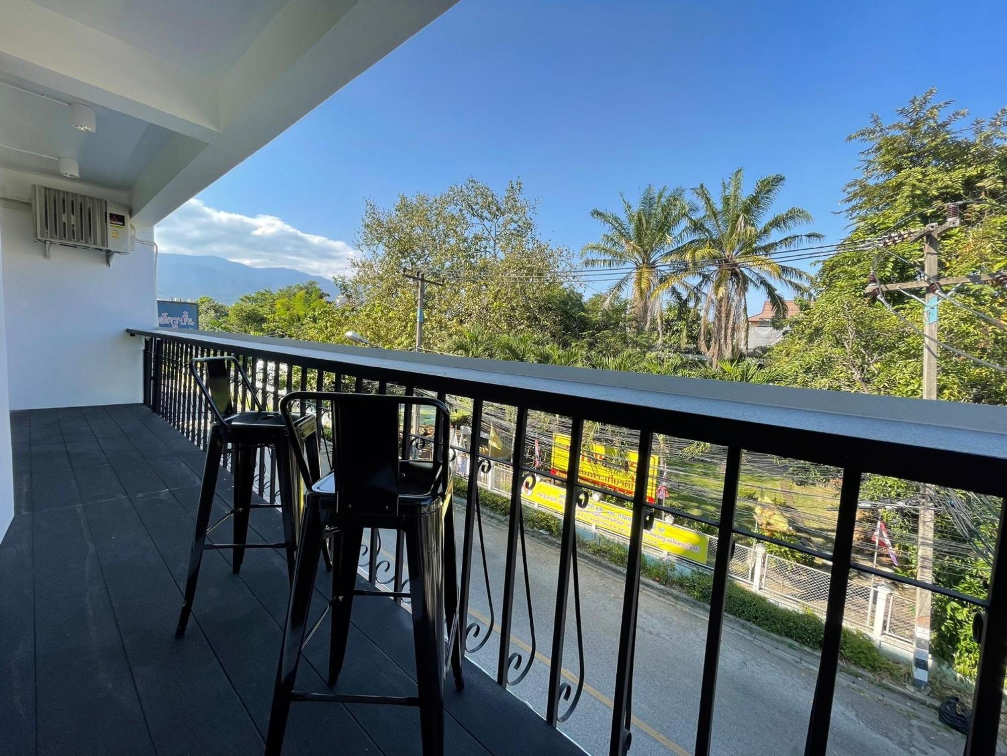 The Corner มุมม่วน คาเฟ่ แอนด์ โฮสเทล Mummuan Hostel チエンマイ エクステリア 写真